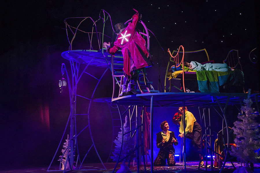 карлсон на луне сцена из спектакля